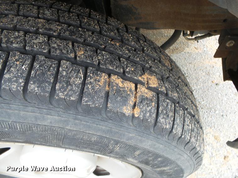 image for item DB7325 2005 Ford F350 Super Duty flatbed pickup truck