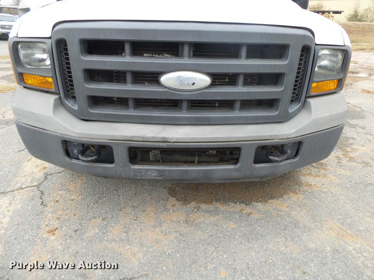 image for item DB7325 2005 Ford F350 Super Duty flatbed pickup truck
