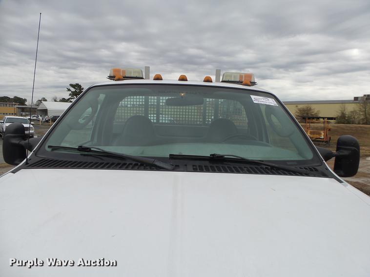 image for item DB7325 2005 Ford F350 Super Duty flatbed pickup truck