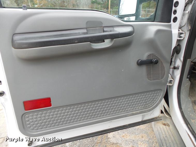 image for item DB7325 2005 Ford F350 Super Duty flatbed pickup truck