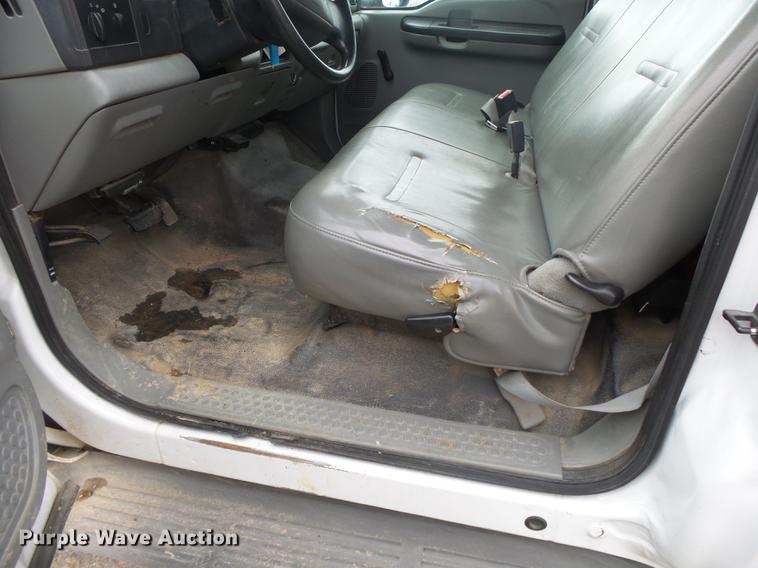 image for item DB7325 2005 Ford F350 Super Duty flatbed pickup truck