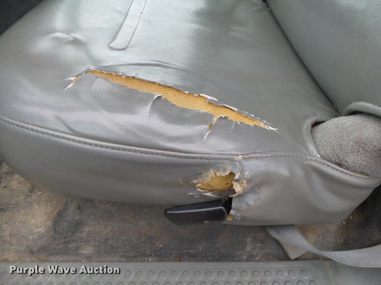 image for item DB7325 2005 Ford F350 Super Duty flatbed pickup truck