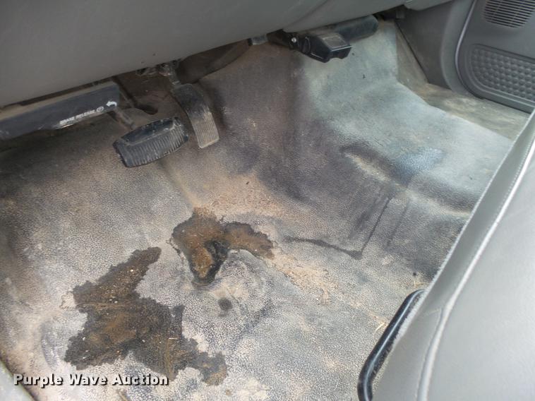 image for item DB7325 2005 Ford F350 Super Duty flatbed pickup truck