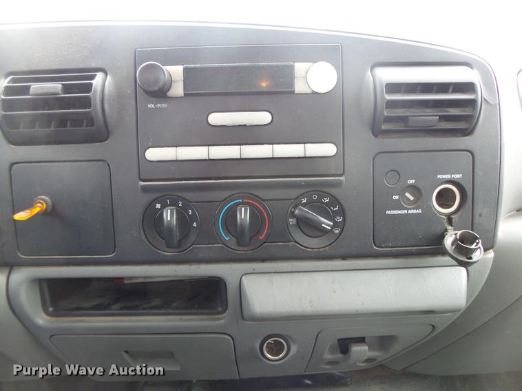 image for item DB7325 2005 Ford F350 Super Duty flatbed pickup truck