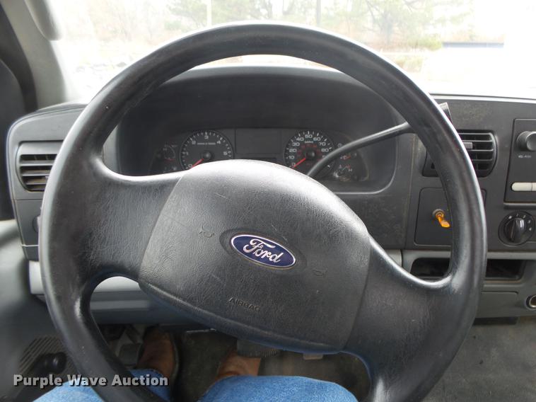 image for item DB7325 2005 Ford F350 Super Duty flatbed pickup truck