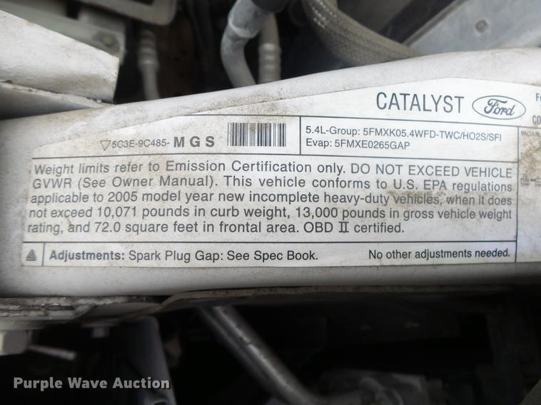 image for item DB7325 2005 Ford F350 Super Duty flatbed pickup truck