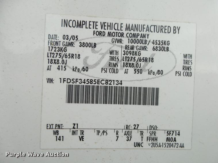 image for item DB7325 2005 Ford F350 Super Duty flatbed pickup truck