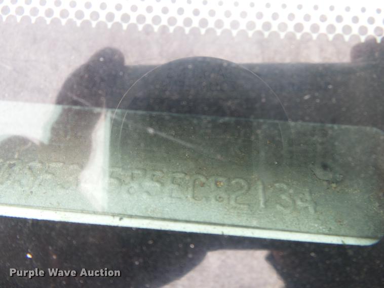 image for item DB7325 2005 Ford F350 Super Duty flatbed pickup truck