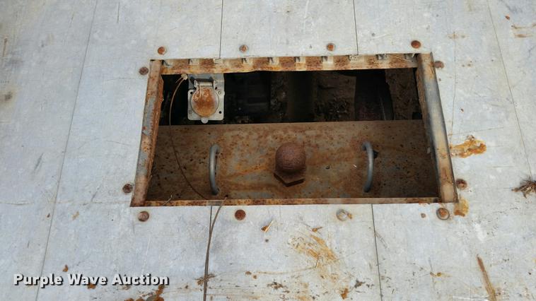 image for item DB7325 2005 Ford F350 Super Duty flatbed pickup truck