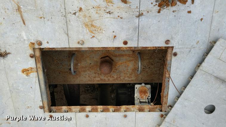 image for item DB7325 2005 Ford F350 Super Duty flatbed pickup truck