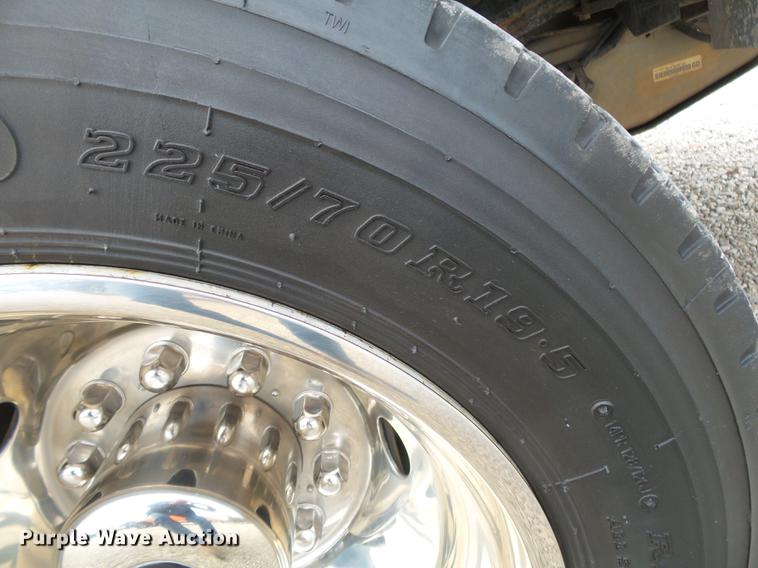 image for item DB7332 2011 Ford F550 service truck