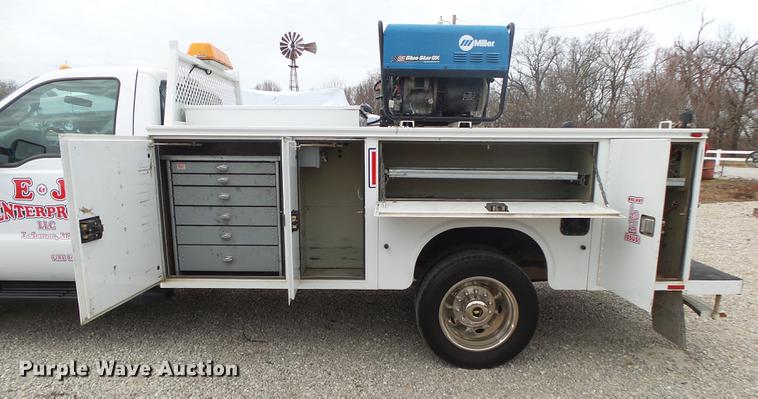 image for item DB7332 2011 Ford F550 service truck