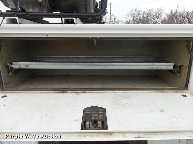 image for item DB7332 2011 Ford F550 service truck