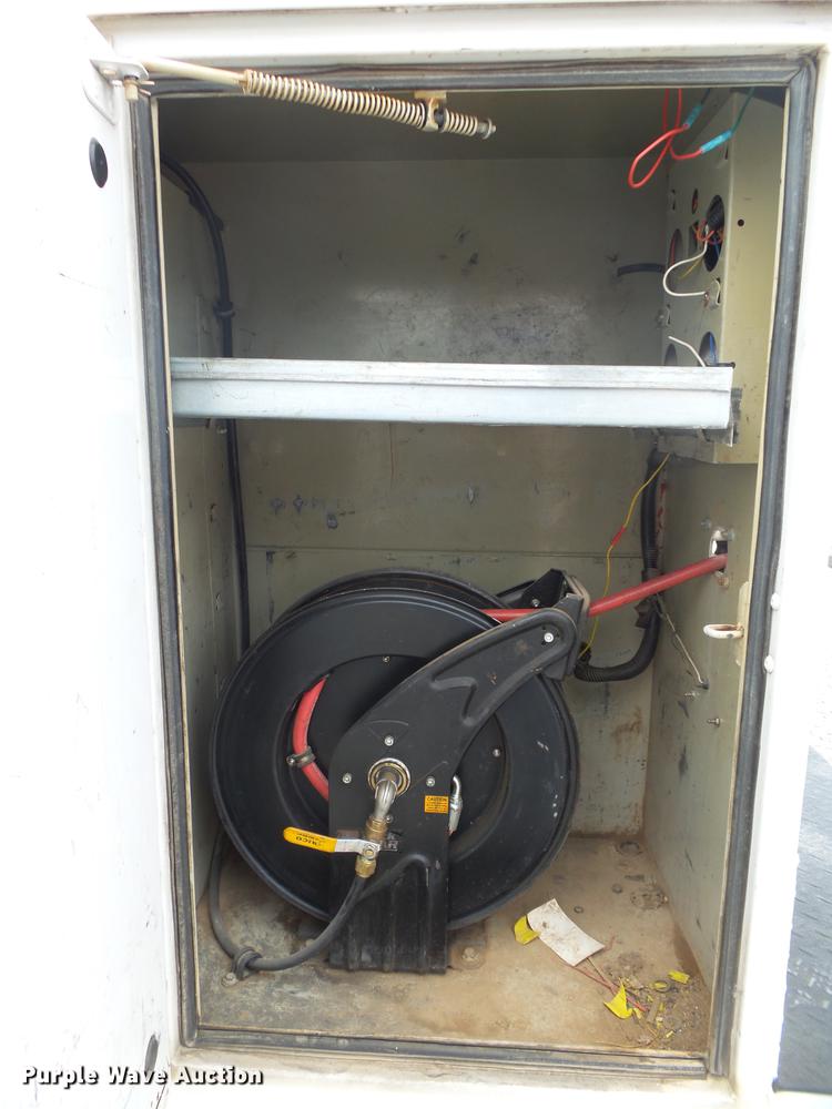 image for item DB7332 2011 Ford F550 service truck