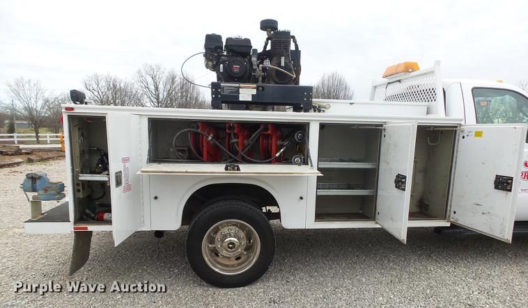 image for item DB7332 2011 Ford F550 service truck