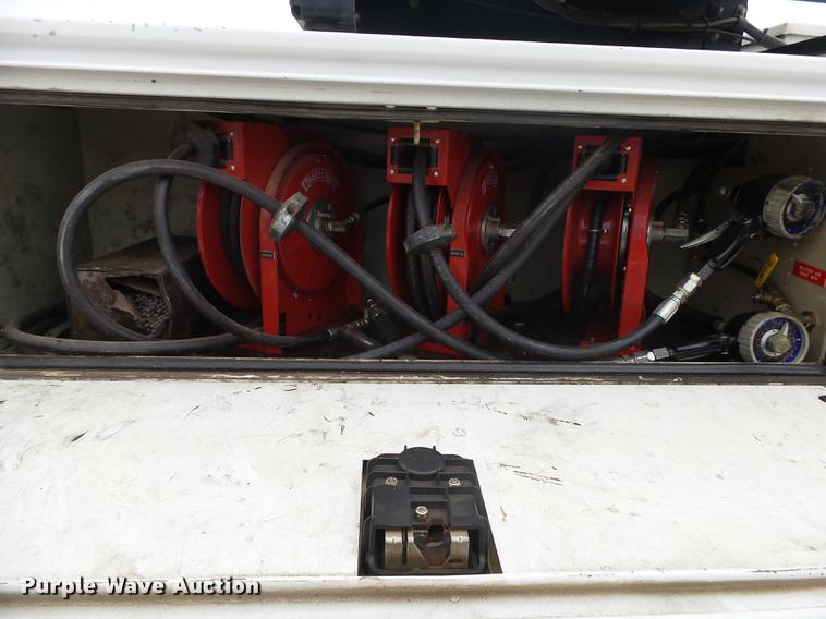 image for item DB7332 2011 Ford F550 service truck