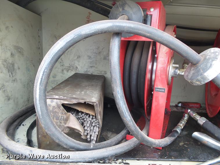 image for item DB7332 2011 Ford F550 service truck