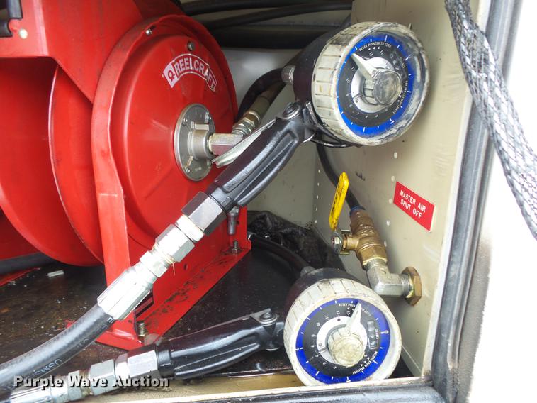 image for item DB7332 2011 Ford F550 service truck