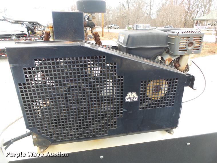 image for item DB7332 2011 Ford F550 service truck