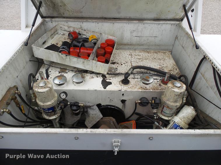 image for item DB7332 2011 Ford F550 service truck