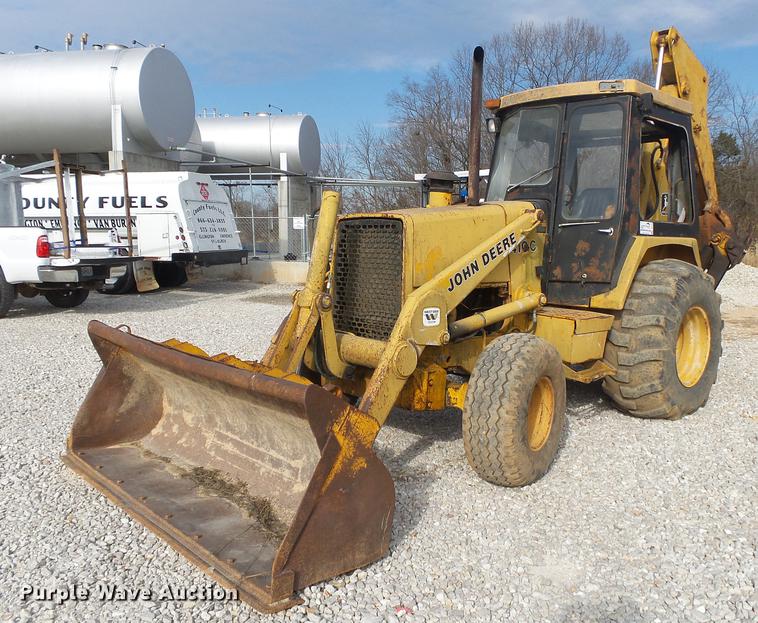 image for item DB7334 1986 John Deere 410C backhoe