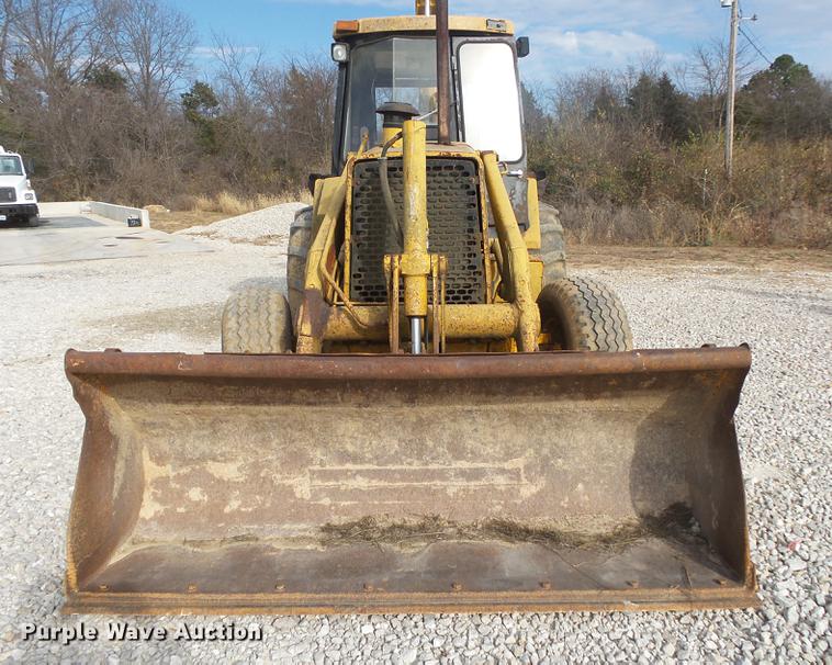 image for item DB7334 1986 John Deere 410C backhoe