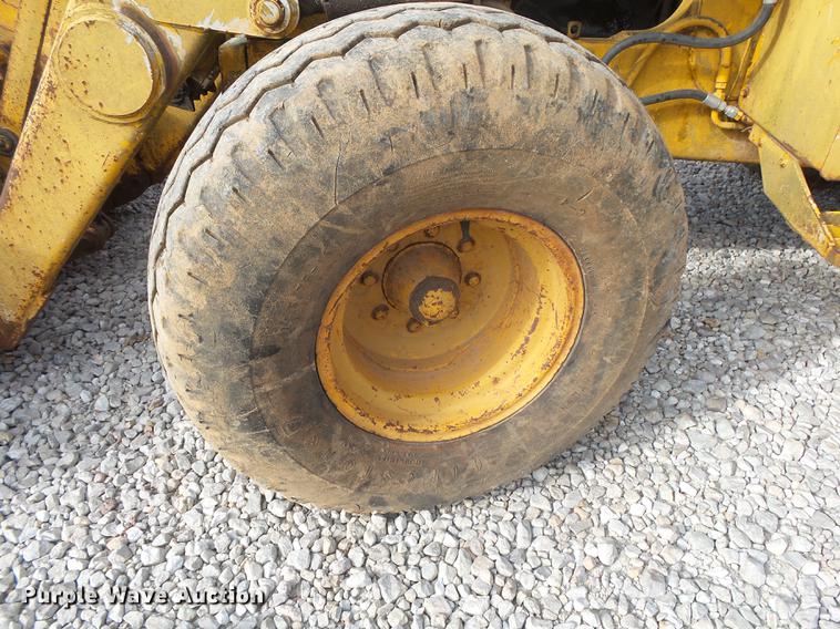image for item DB7334 1986 John Deere 410C backhoe