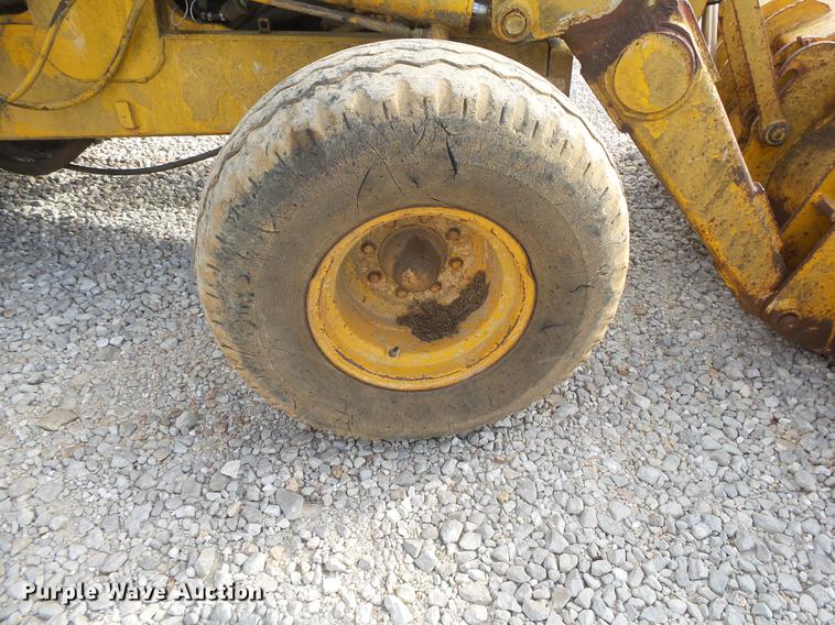 image for item DB7334 1986 John Deere 410C backhoe