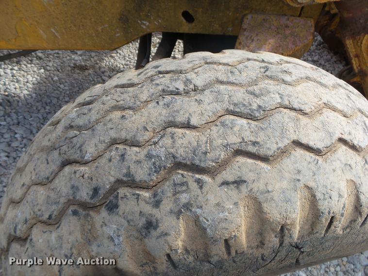 image for item DB7334 1986 John Deere 410C backhoe