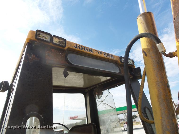 image for item DB7334 1986 John Deere 410C backhoe