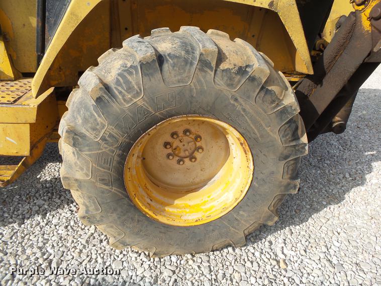 image for item DB7334 1986 John Deere 410C backhoe