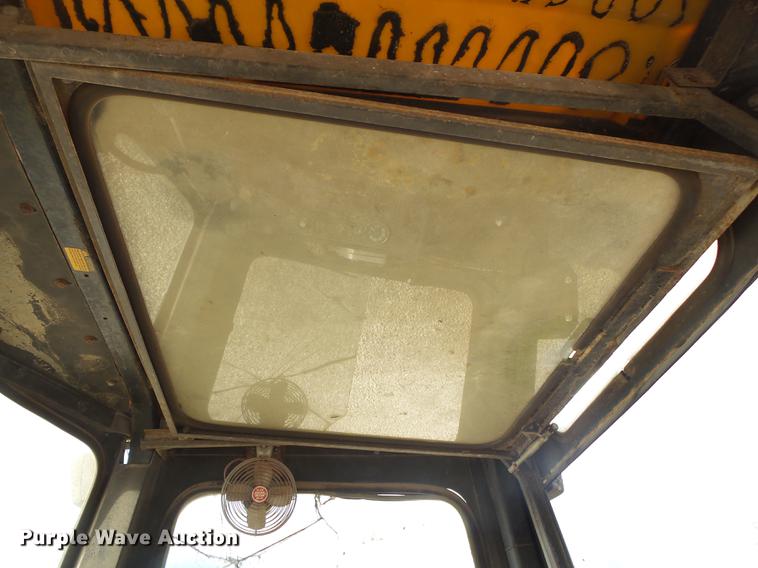 image for item DB7334 1986 John Deere 410C backhoe