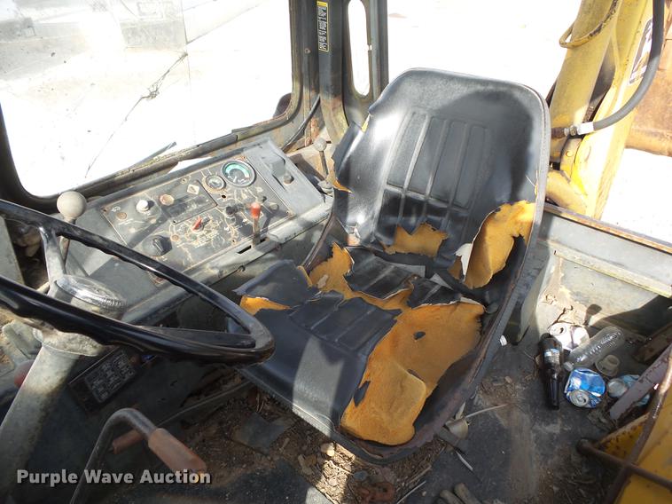 image for item DB7334 1986 John Deere 410C backhoe