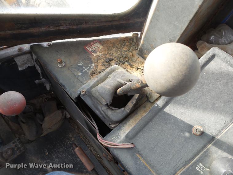 image for item DB7334 1986 John Deere 410C backhoe