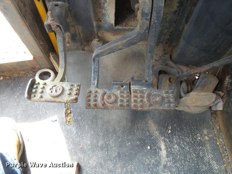 image for item DB7334 1986 John Deere 410C backhoe