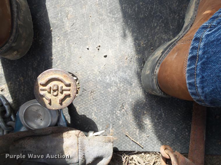 image for item DB7334 1986 John Deere 410C backhoe