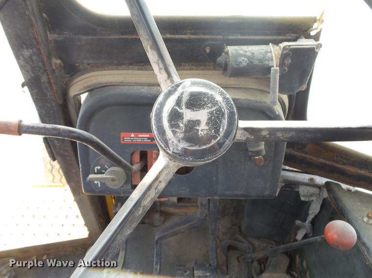 image for item DB7334 1986 John Deere 410C backhoe