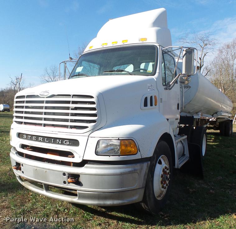 image for item DB7335 2004 Sterling 9500 semi truck