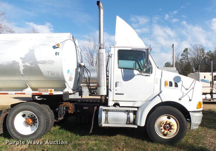 image for item DB7335 2004 Sterling 9500 semi truck