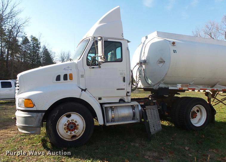 image for item DB7335 2004 Sterling 9500 semi truck