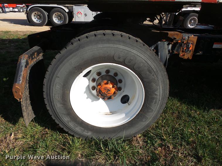 image for item DB7335 2004 Sterling 9500 semi truck