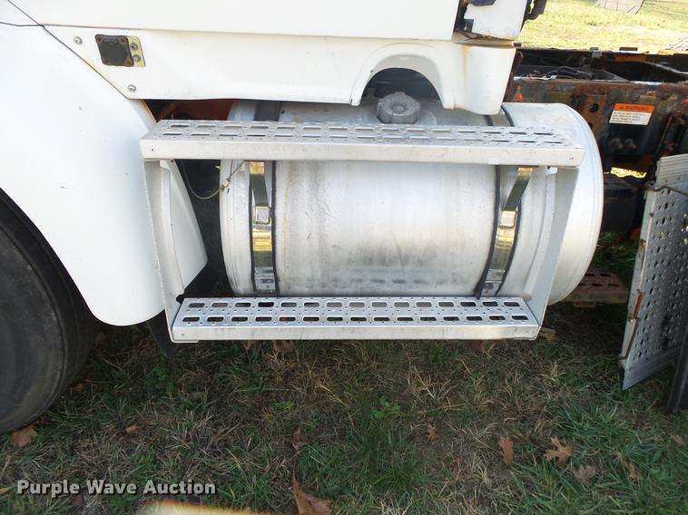 image for item DB7335 2004 Sterling 9500 semi truck