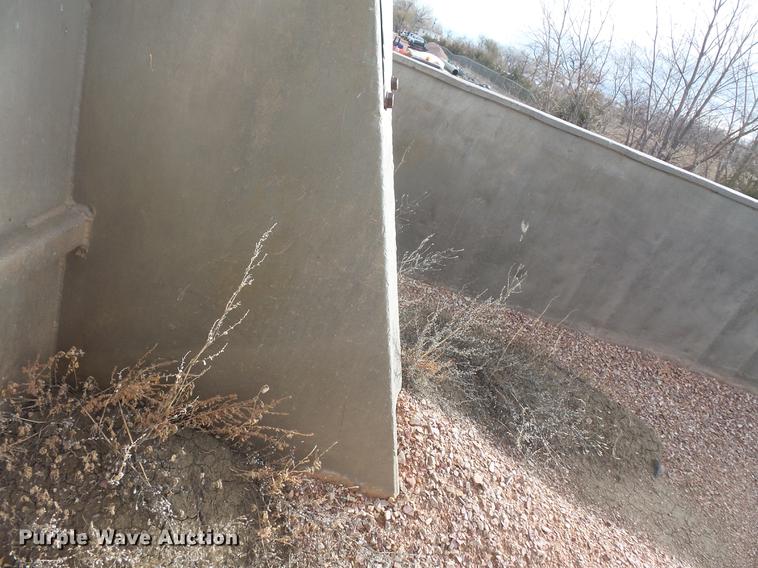 image for item DB8035 1980 Peterbilt 359 S19 dump truck