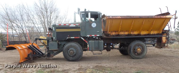 image for item DB8036 1988 Oshkosh T2206 flatbed truck