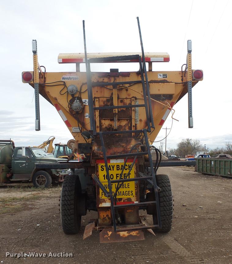 image for item DB8036 1988 Oshkosh T2206 flatbed truck