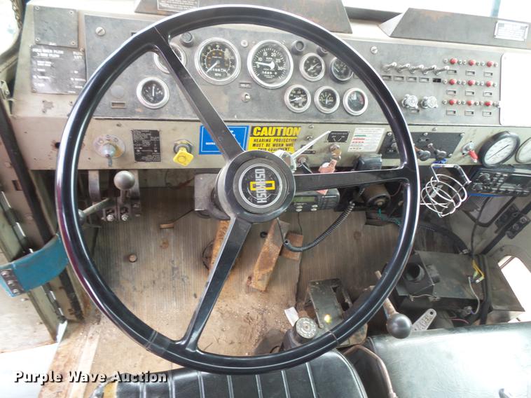 image for item DB8036 1988 Oshkosh T2206 flatbed truck