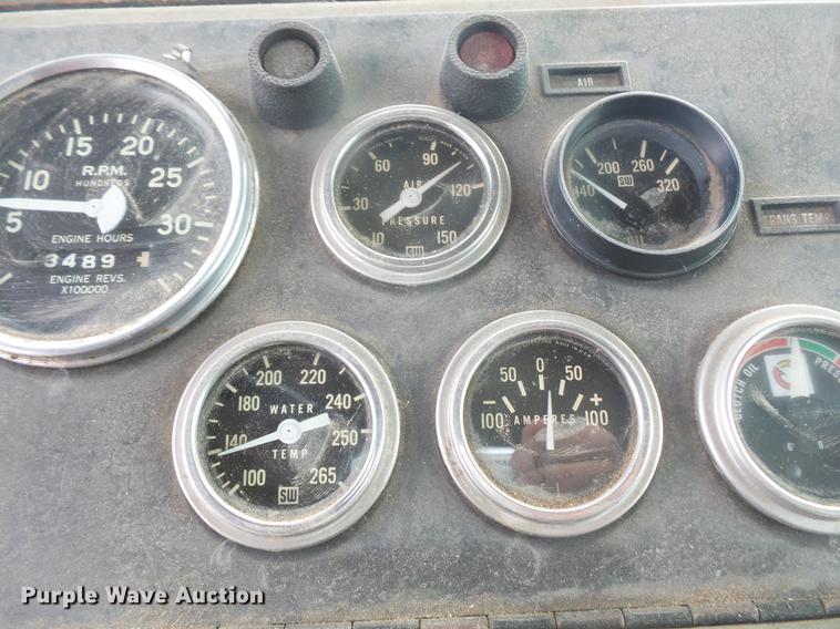 image for item DB8036 1988 Oshkosh T2206 flatbed truck