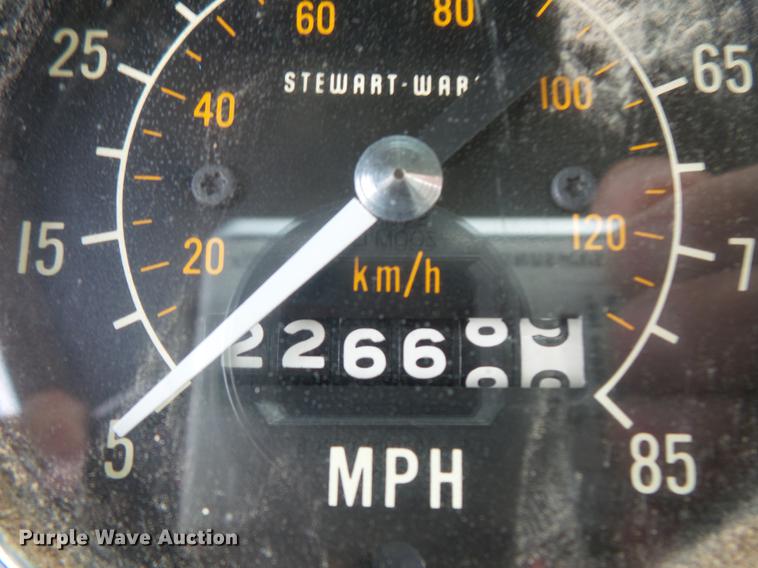 image for item DB8036 1988 Oshkosh T2206 flatbed truck