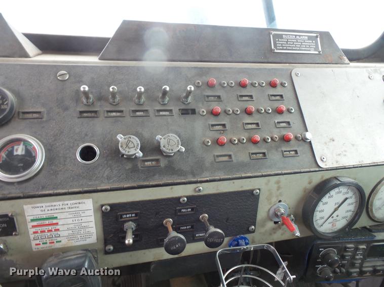 image for item DB8036 1988 Oshkosh T2206 flatbed truck