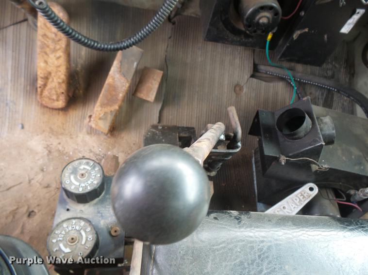 image for item DB8036 1988 Oshkosh T2206 flatbed truck